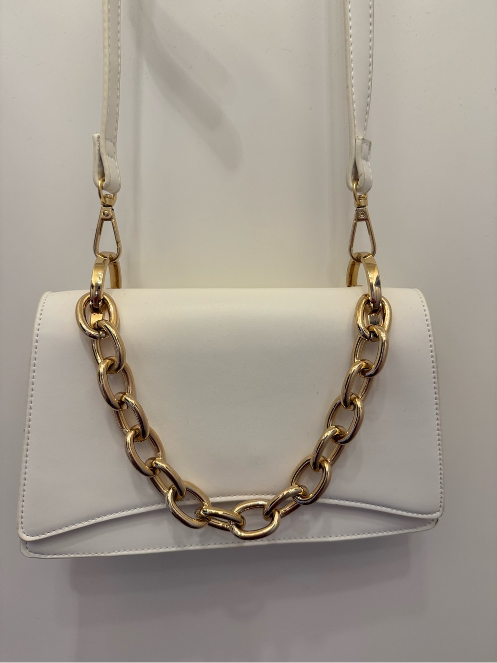 Aqua White Crossbody Clutch Bag with Gold Chain BNWOT - Picture 1 of 5